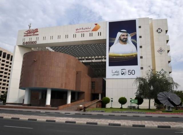 إغلاق 5 مؤسسات في دبي لعدم التزامها بإجراءات كورونا