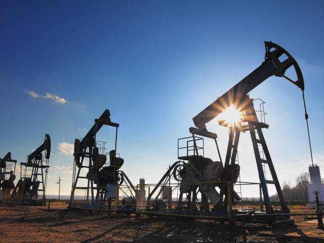 Oil resumes rise despite oversupply woes