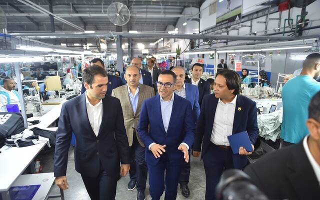 وزير الاستثمار يتفقد مصانع المنطقة الحرة بالإسماعيلية.. ويؤكد على تعزيز الصادرات