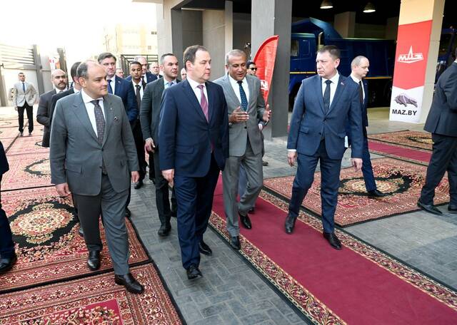وزير الصناعة يبحث مع "ماز" البيلاروسية توسيع استثماراتها في مصر