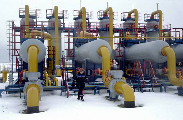 المفوضية الأوروبية: مستعدون للتعامل مع توقف تدفق الغاز الروسي