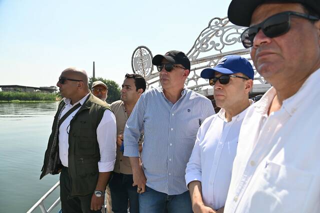 وزير الري يتفقد فرع رشيد لمتابعة إزالة الحشائش وورد النيل بعدة محافظات