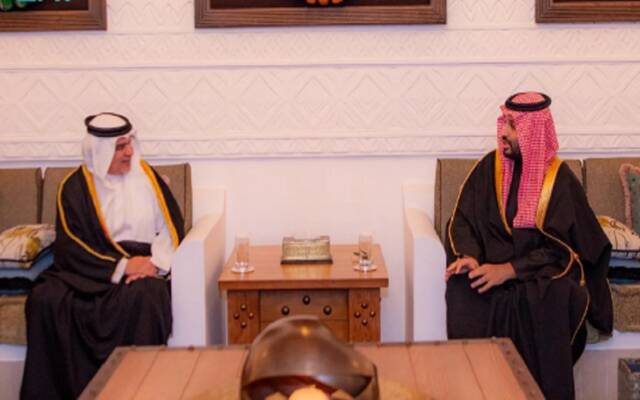 الأمير محمد بن سلمان بن عبدالعزيز آل سعود ولي العهد رئيس مجلس الوزراء والأمير سلمان بن حمد آل خليفة ولي العهد رئيس مجلس الوزراء في مملكة البحرين