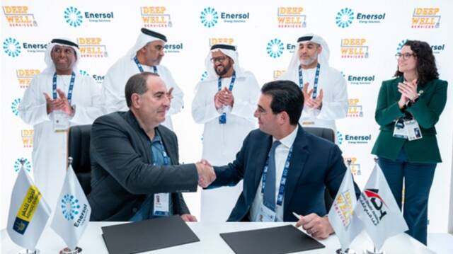 جانب من توقيع اتفاقية بين "إنيرسول" وشركة "دييب ويل سيرفسيز"