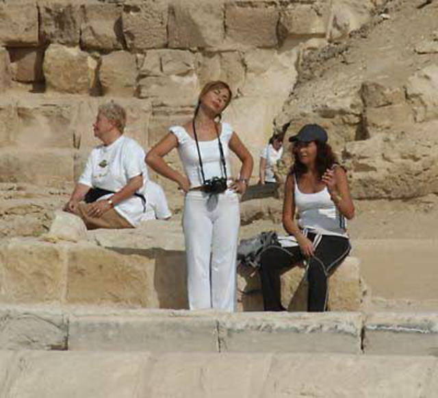 Egypt tourism revenue down 43% in Q1-2014