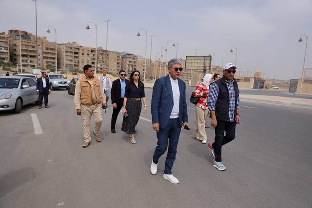وزير السياحة يتفقد استعدادات تطوير منطقة الأهرامات قبيل بدء التشغيل التجريبي