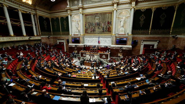  364 عضوا بالجمعية الوطنية الفرنسية يسحبون الثقة من الحكومة