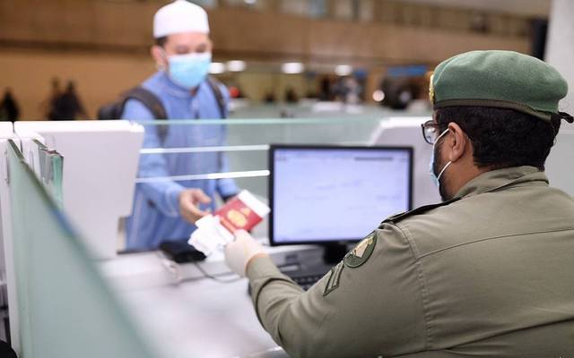 إنهاء إجراءات السفر بالجوازات السعودية - أرشيفية