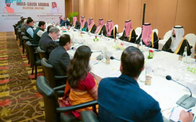 الخريف يبحث تطوير التعاون التعديني مع وزير الفحم والمناجم الهندي