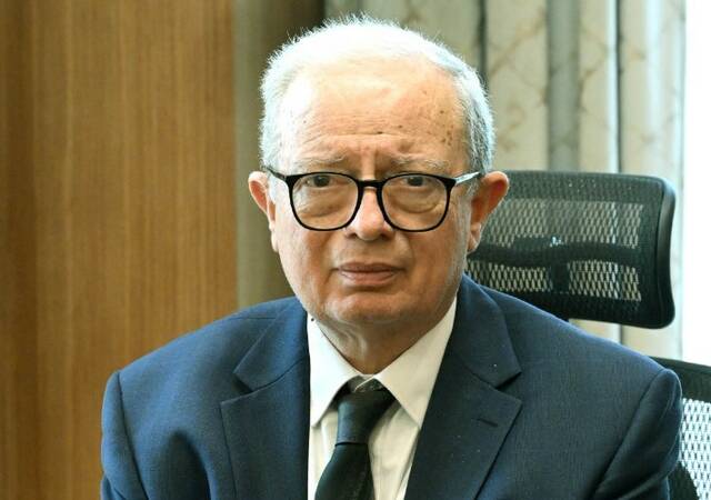 الدكتور حسين عيسى