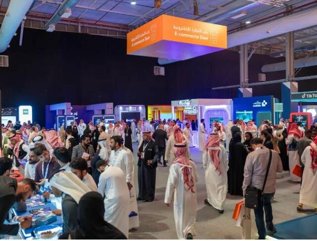 أكثر من 12 ألف زائر ومستفيد في باب التجارة الإلكترونية بملتقى بيبان 2025