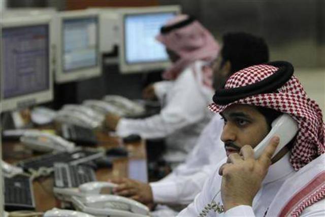 السوق السعودية تفقد بعض مكاسبها في المنتصف وأسمنت نجران الأكثر سيولة
