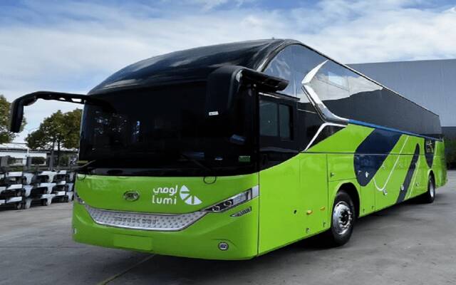 حافلة تابعة لشركة لومي للتأجير