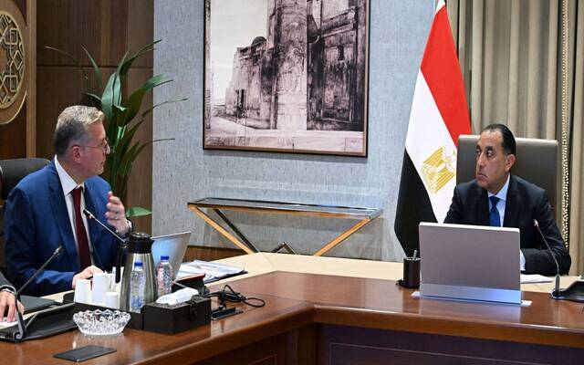 الدكتور مصطفى مدبولي رئيس مجلس الوزراء المصري والمهندس كريم بدوي وزير البترول والثروة المعدنية