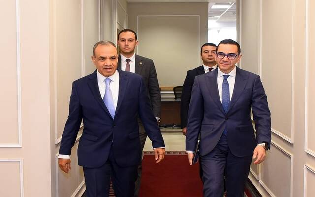 بدر عبد العاطي وزير الخارجية والهجرة وحسن الخطيب وزير الاستثمار والتجارة الخارجية في مصر