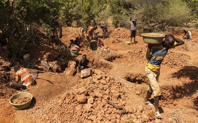 روسيا تدرس فرص توسيع الاستثمار في قطاع التعدين بالسودان