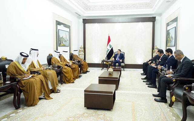 رئيس مجلس الوزراء العراقي يستقبل وزير الدولة الإماراتي
