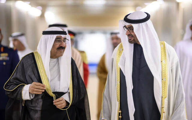 صورة أرشيفية لأمير دولة الكويت ورئيس دولة الإمارات العربية المتحدة