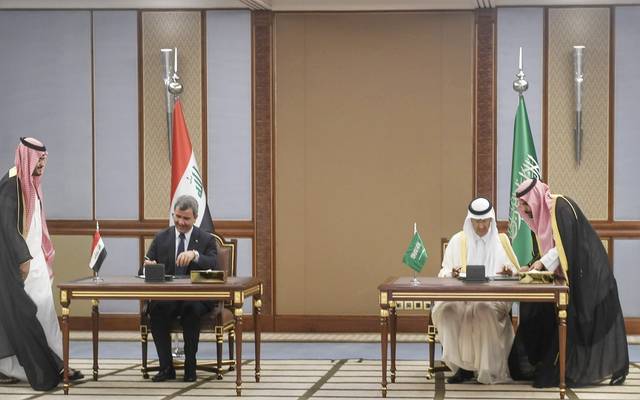 وزير الطاقة السعودي يوقع المحضر التنفيذي لاتفاق مشروع الربط الكهربائي مع العراق