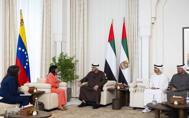 محمد بن زايد ونائبة رئيس فنزويلا يناقشان فرص تطوير علاقات التعاون