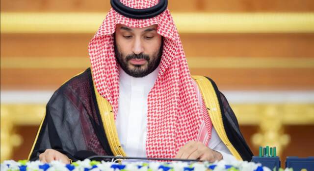الأمير محمد بن سلمان بن عبدالعزيز آل سعود ولي العهد رئيس مجلس الوزراء خلال ترأسه اجتماع مجلس الوزراء في جدة
