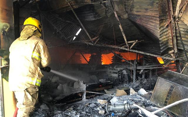 "الإطفاء" الكويتية تسيطر على حريق السوق المركزي بالشويخ