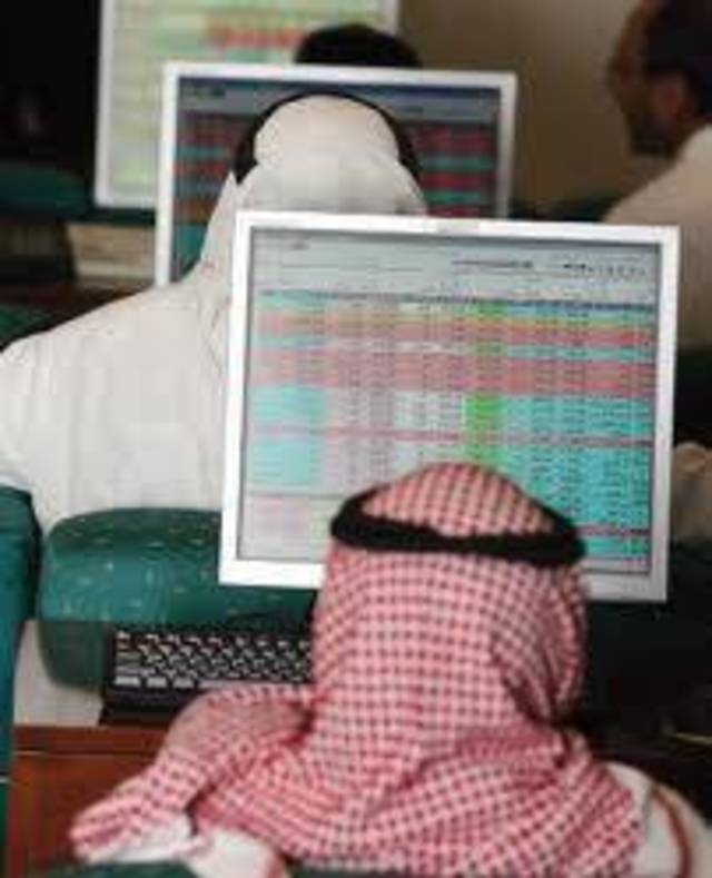 بالشهر الجاري .. قطاع الخدمات والسلع الاستهلاكية يخسر 77.3 نقطة و"الطبية" الأنشط بين أسهم القطاع 