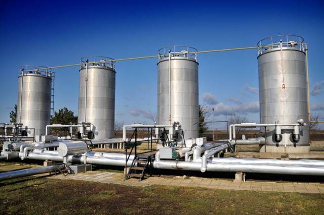 US natural gas stockpiles climb as prices drop