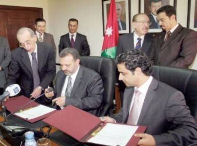 توقيع صفقة شراء 129 مليون دينار من مديونية مجمع الشرق الأوسط