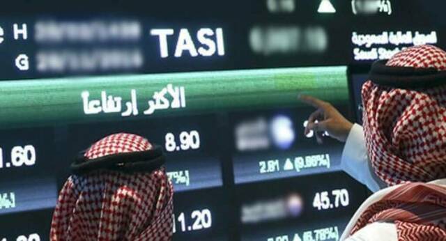 متعاملان بسوق الأسهم السعودية