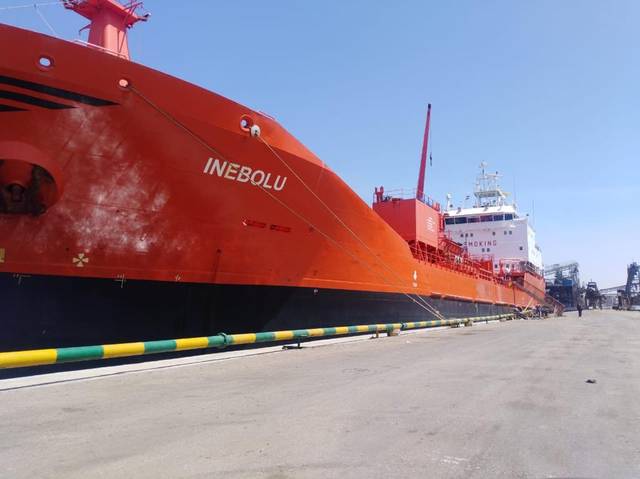 اقتصادية قناة السويس: شحن 6 آلاف طن صودا كاوية من ميناء غرب بورسعيد