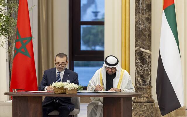الشيخ محمد بن زايد رئيس الإمارات وعاهل المغرب يوقعان إعلاناً للشراكة
