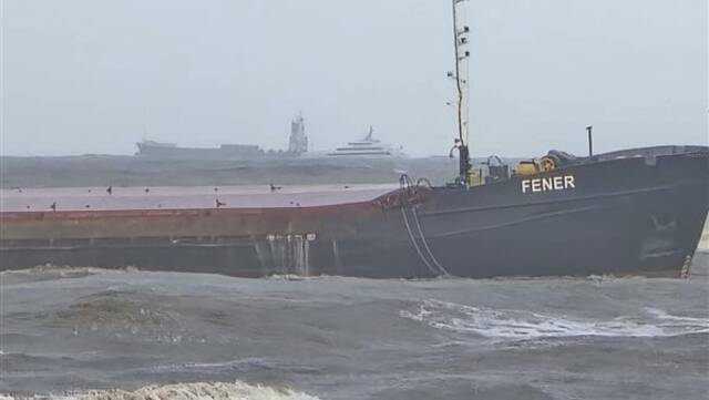 قناة السويس تعلن إنقاذ طاقم سفينة البضائع "FENER"