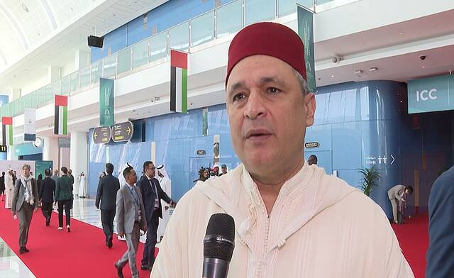 رياض مزّور وزير الصناعة والتجارة في المغرب على هامش اليوم الافتتاحي للمؤتمر الوزاري الثالث عشر لمنظمة التجارة العالمية
