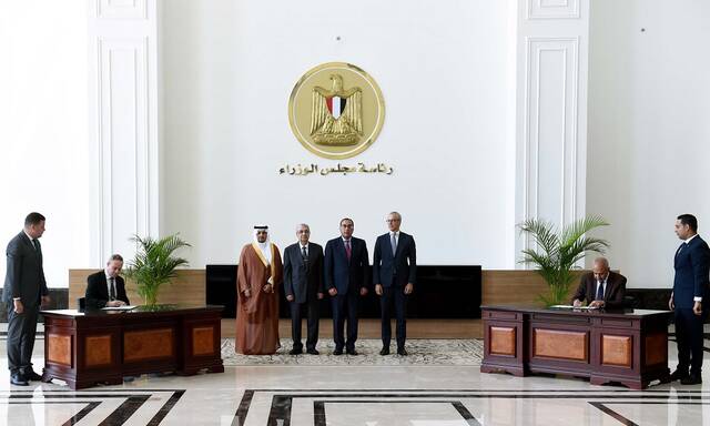 مصر توقع وثيقة إتاحة أرض مشروع طاقة رياح بقدرة 10 جيجاوات مع أكوا باور السعودية