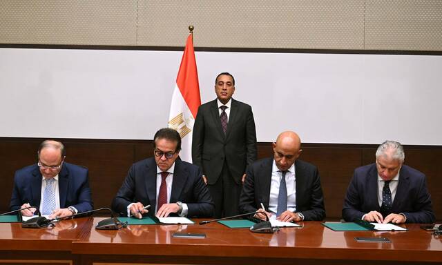 مصر.. توقيع بروتوكول تعاون لإنشاء 5 مدارس تكنولوجيا تطبيقية لصناعة الأدوية