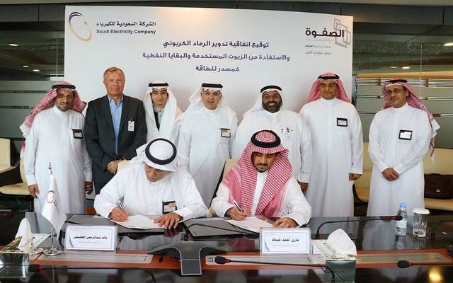 "كهرباء السعودية" توقع اتفاقية مع أسمنت الصفوة لتدوير الرماد الكربوني