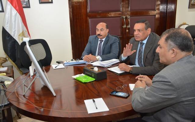 وزير مصري يتابع جهود توفير السلع الغذائية للمواطنين بأسعار مخفضة بالمحافظات