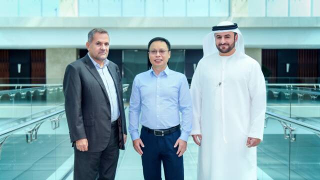 خلال استقبال إيريك تان نائب رئيس هواوي لدائرة تطوير وتشغيل الأنظمة العالمية للمستهلكين بالمقر الرئيسي لمجموعة طيرن الإمارات
