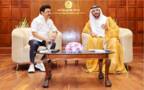 عبدالله بن طوق المري وزير الاقتصاد الإماراتي خلال زيارة للهند