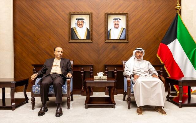 وزير الخارجية الكويتي حمد المشعان و سفير إيران لدى البلاد محمد توتونجي