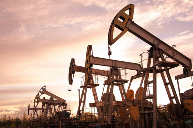 US crude stockpiles dip, oil prices extend sharp declines