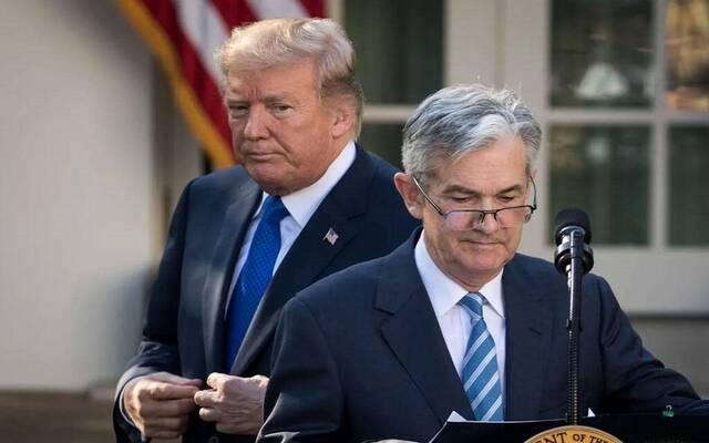 الرئيس الأمريكي دونالد ترامب ورئيس مجلس الاحتياطي الفيدرالي جيروم باول