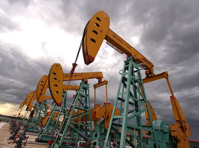 Oil edges up on hopes of extending supply curbs