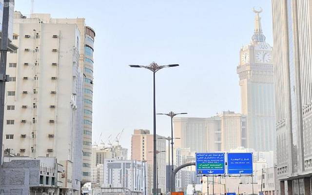 عزل عدد من الأحياء السكنية بمكة وتقديم موعد منع التجول