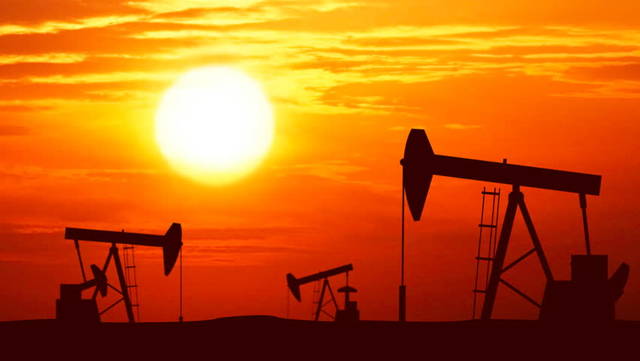 Oil rises as US drilling stalls, Saudi output falls