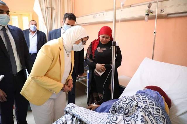 وزيرة الصحة توجه بنقل 3 مصابين في حادث "قطار طوخ" إلى معهد ناصر