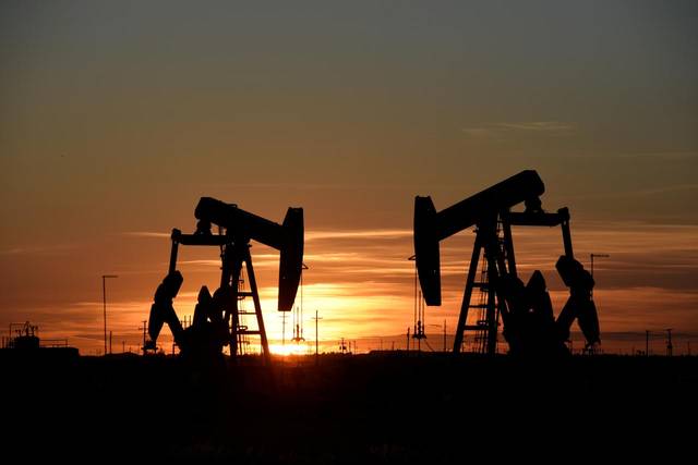 Oil heads for weekly loss on growing output, demand fears
