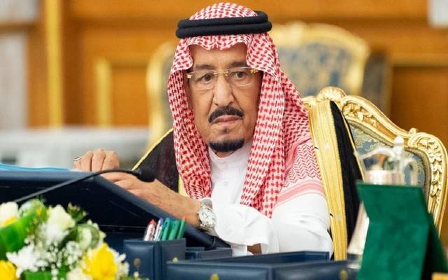 الملك سلمان يوجِّه مجلس الشورى بعقد جلساته "عن بُعد"
