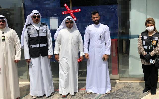 "بلدية الكويت" تُغلق 155 محلاً بالأحمدي خالفت إجراءات "كورونا" الاحترازية